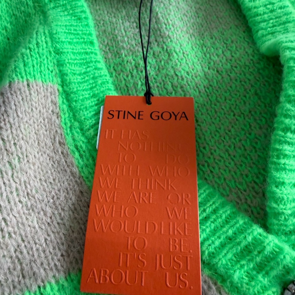 STINE GOYA Vibrant Green and Tan Knit Sweater - Picture 9 of 9